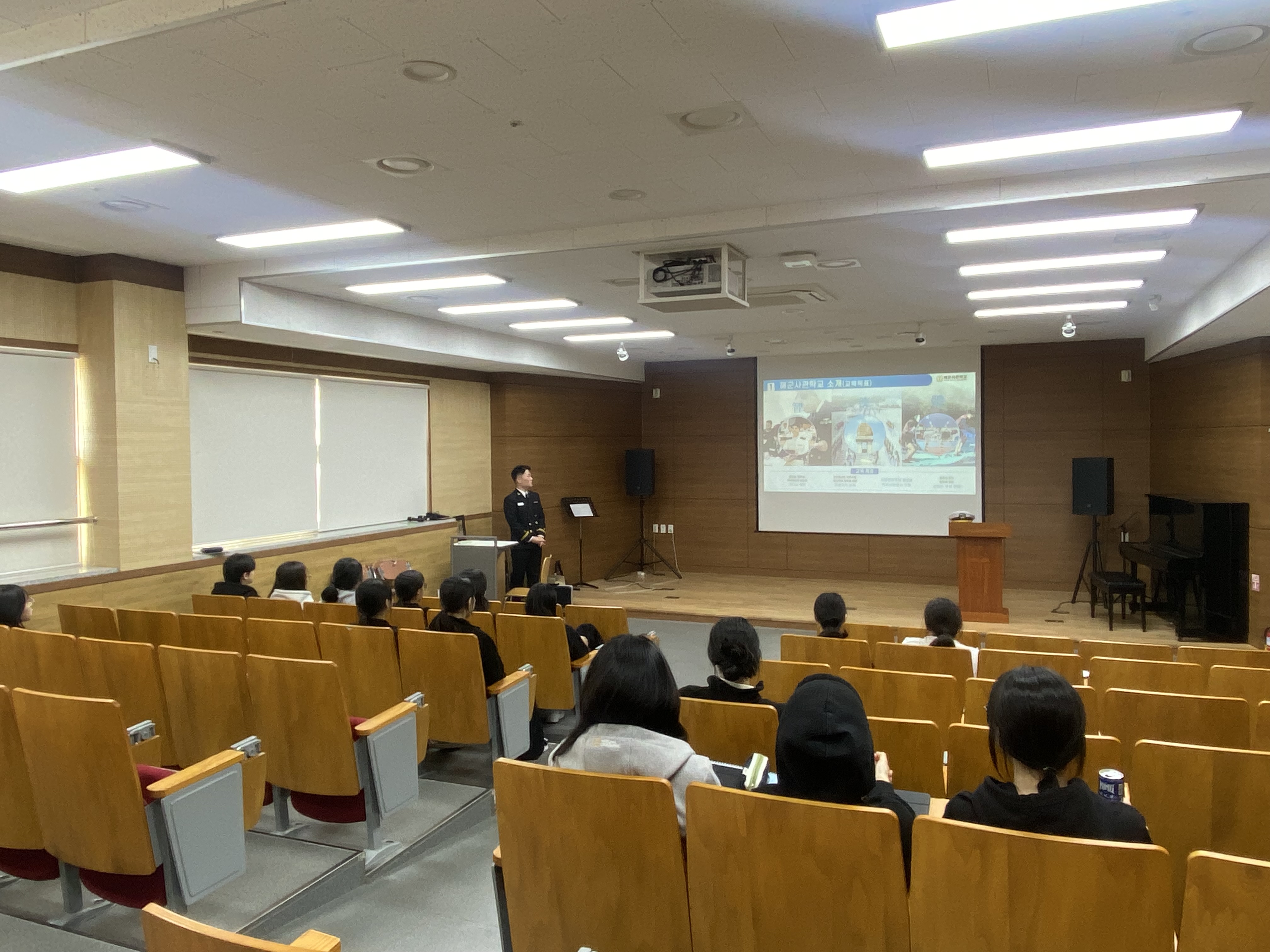 20250418_해군사관학교 설명회.jpg